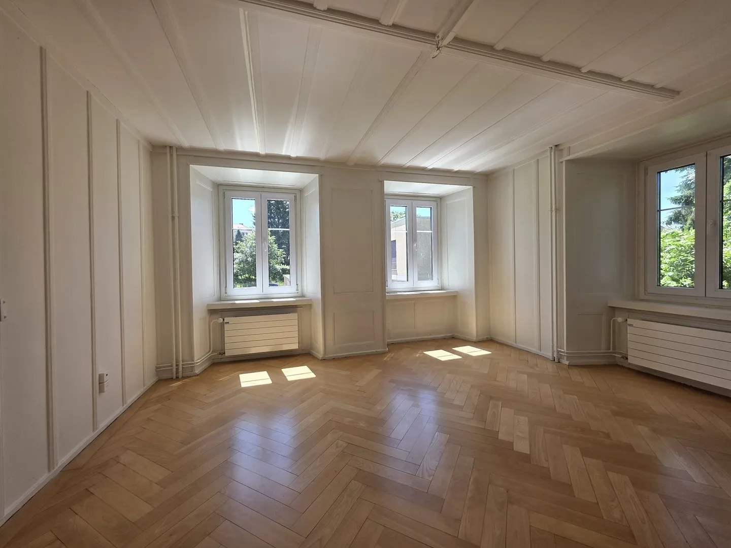 JOLI APPARTEMENT PROCHE DE TOUTE COMMODITE - Photo 3 sur 7