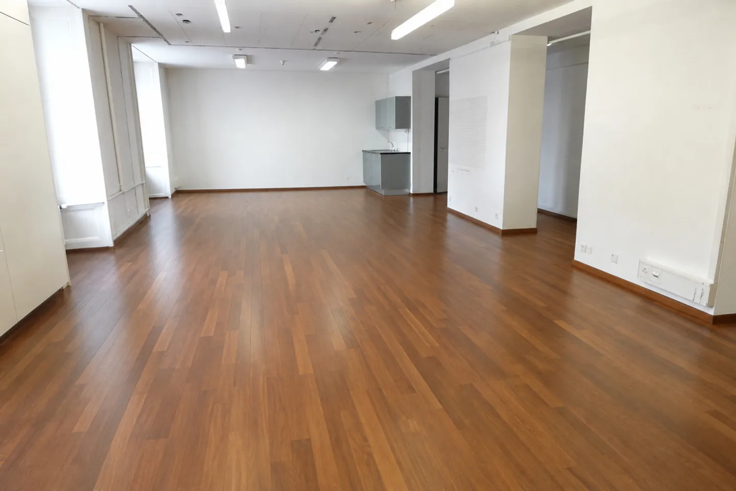 Uffici di 240 m² in centro città - Foto 5 di 10