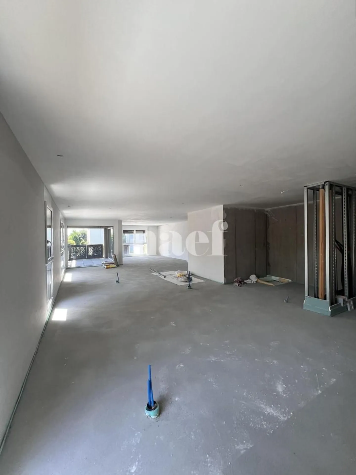 For rent, commercial space in raw condition on the first floor! - Photo 2 of 10