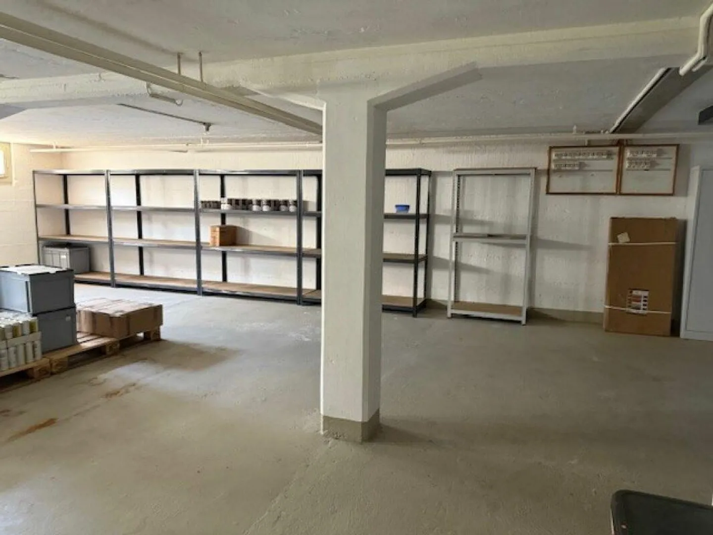 Workshop or storage space for rent - Photo 3 of 5