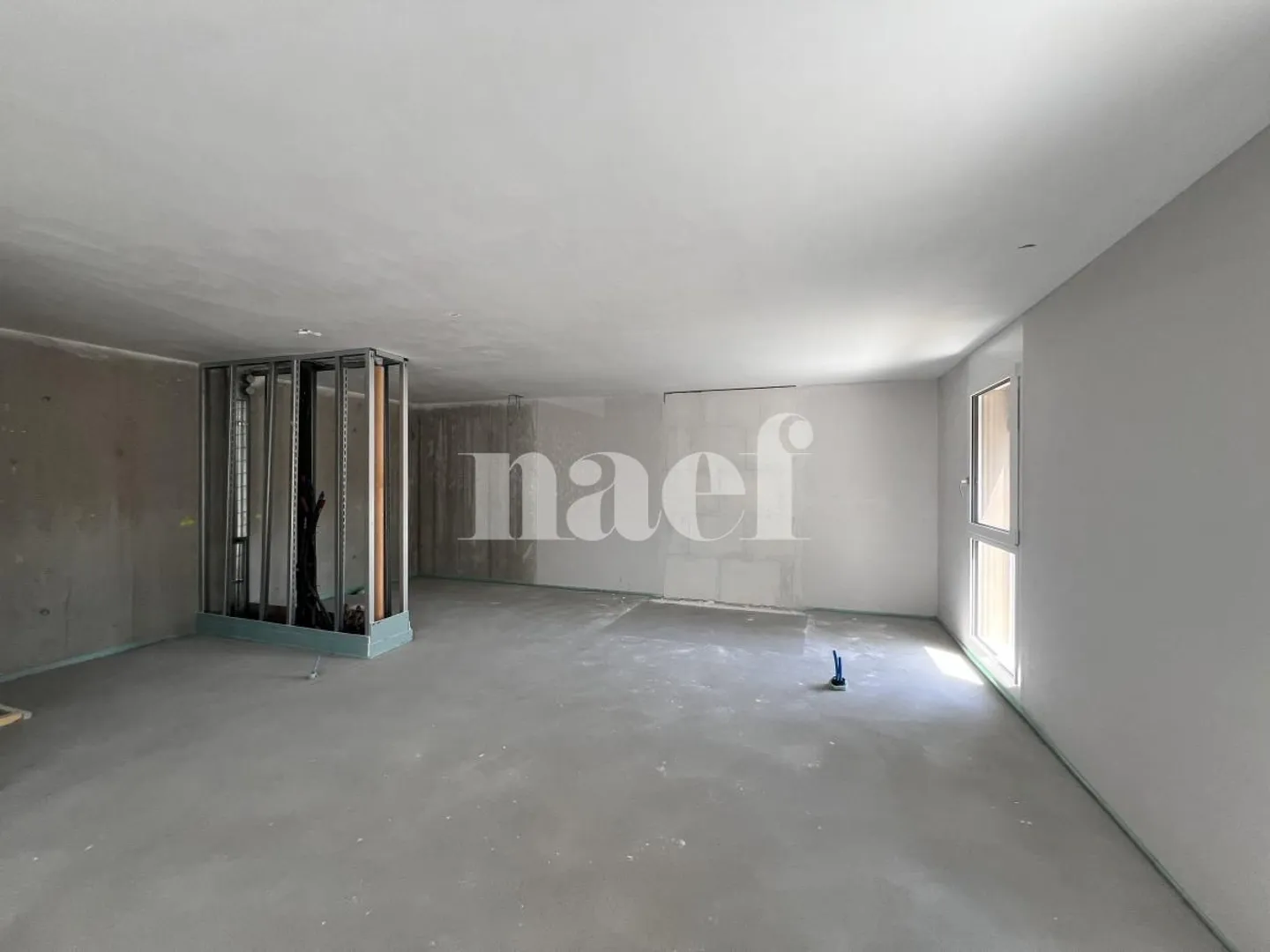 For rent, commercial space in raw condition on the first floor! - Photo 5 of 10
