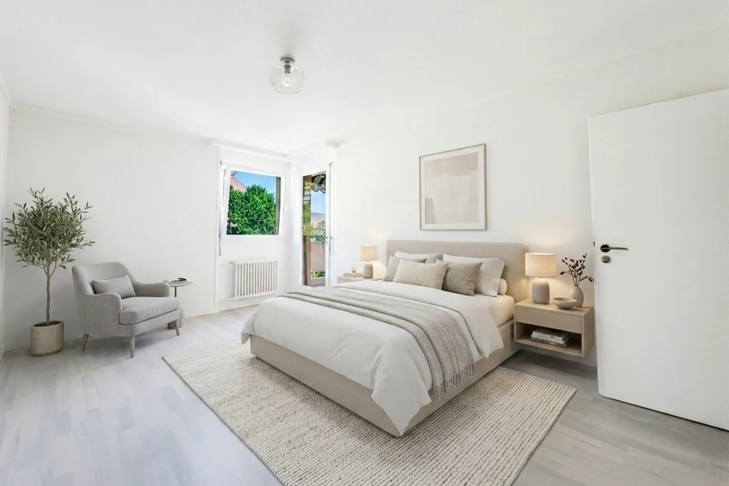 Charming Apartment with Lake View - Photo 3 of 10