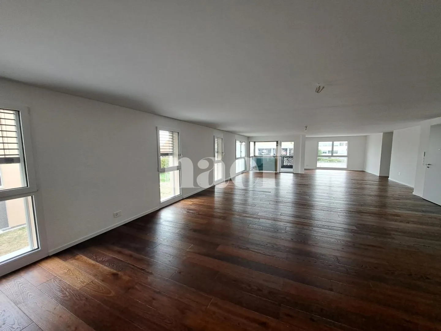 For rent, commercial space in raw condition on the first floor! - Photo 8 of 10