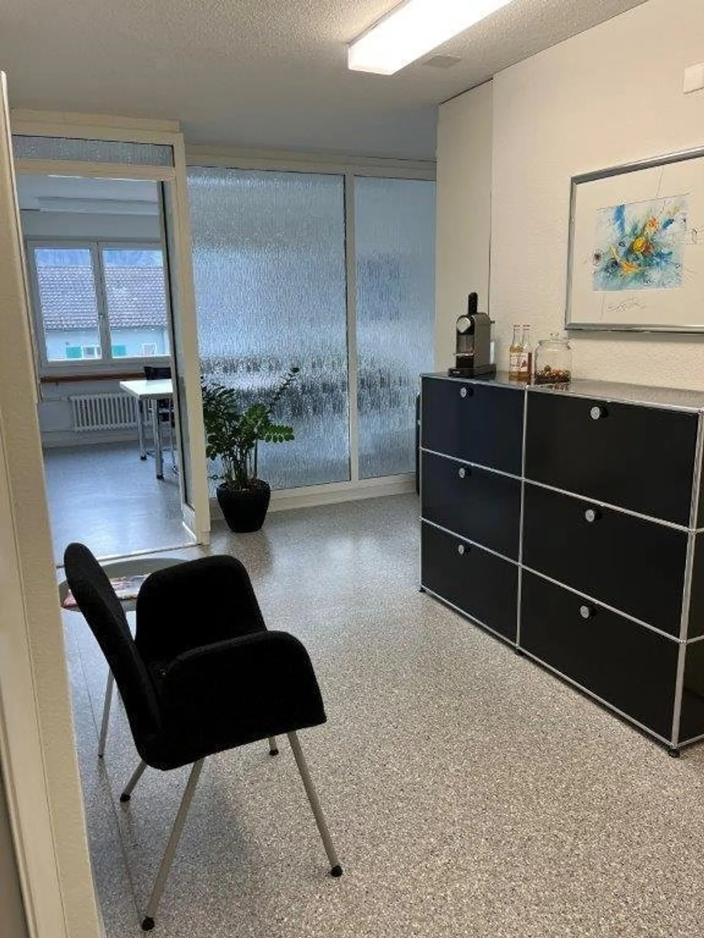 Votre bien commercial de plus de 95m2 au centre de Horw ! - Photo 2 sur 6