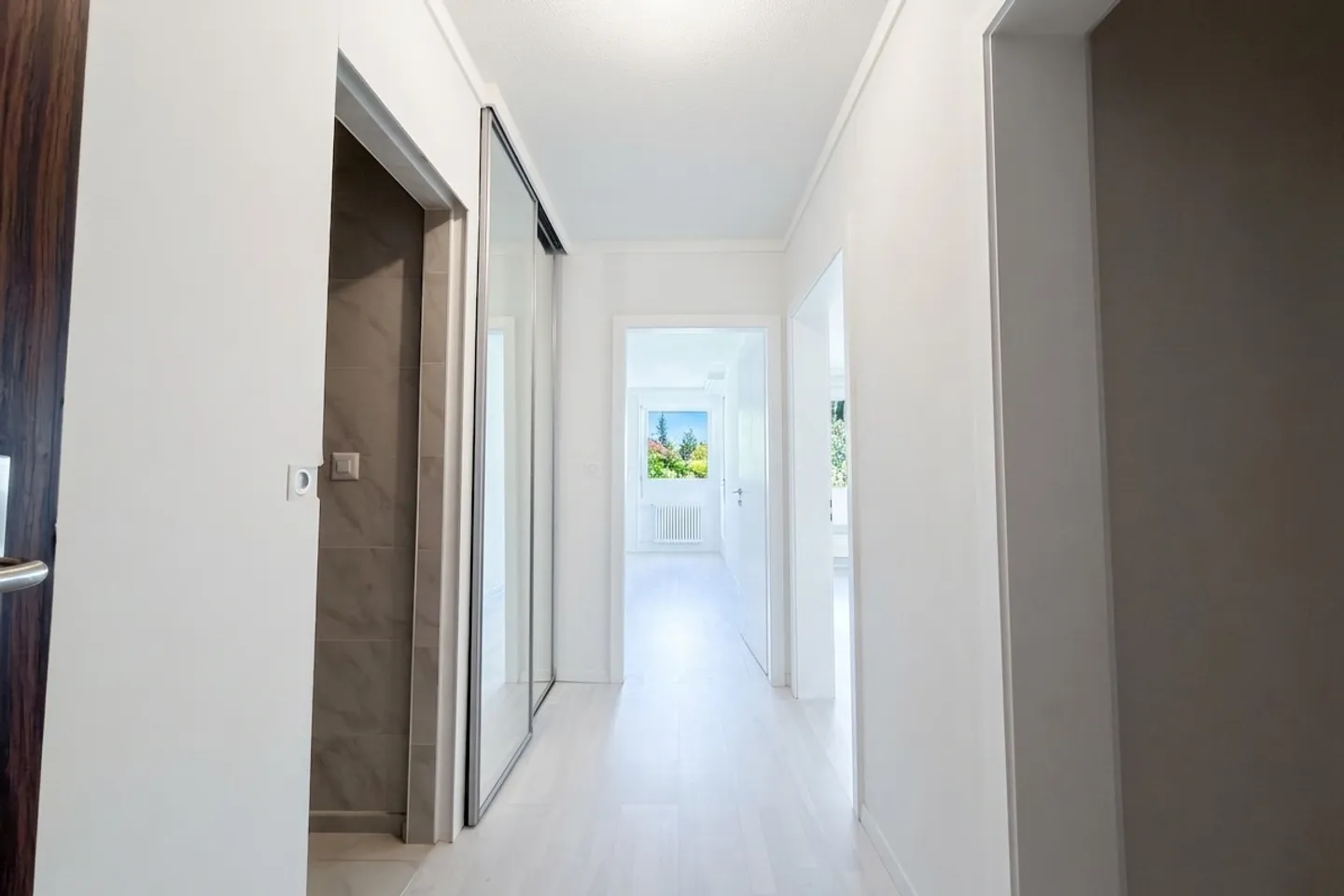 Charming Apartment with Lake View - Photo 6 of 10