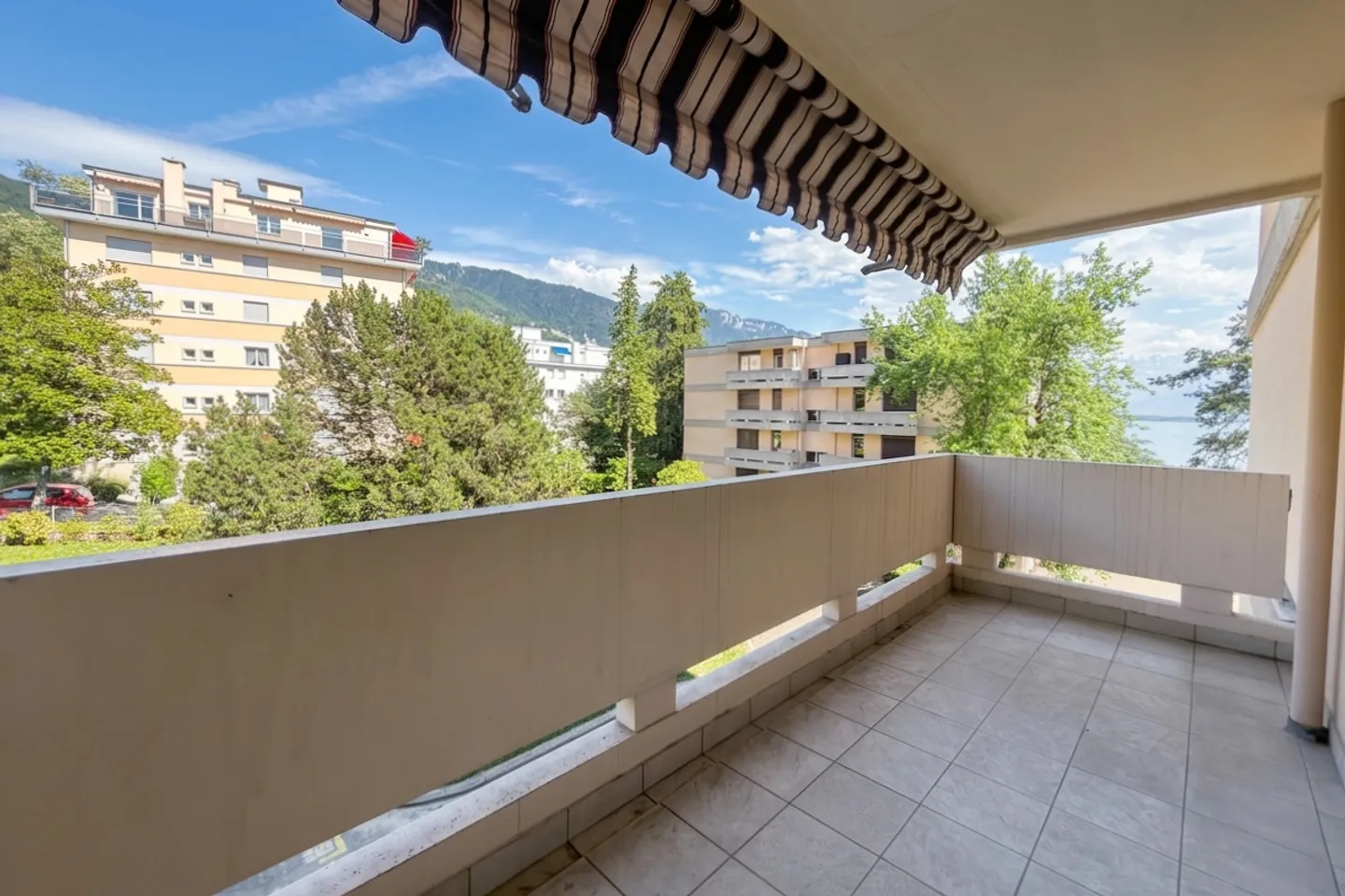 Charming Apartment with Lake View - Photo 7 of 10