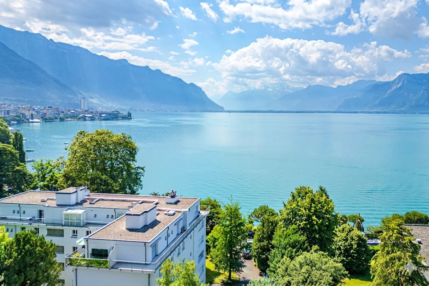 Charming Apartment with Lake View - Photo 10 of 10