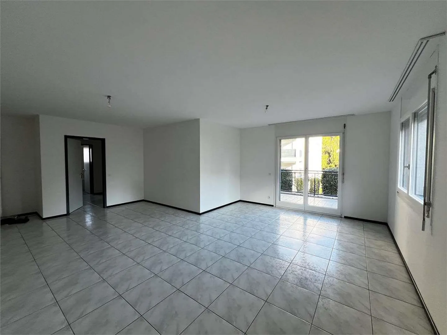 Ref. 2724 Rivera spacious 4.5 rooms - Photo 6 of 8