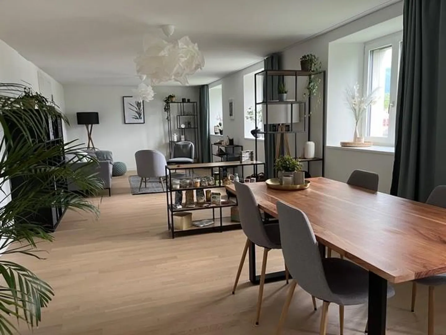 Atelier, Bureau ou Showroom au Centre d'Uznach - Photo 1 sur 7