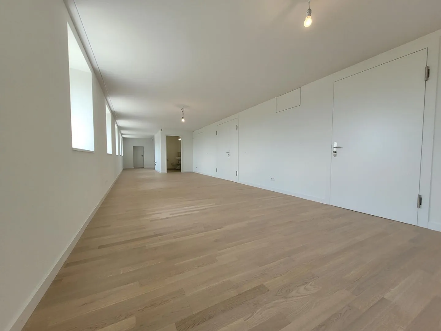 Atelier, Bureau ou Showroom au Centre d'Uznach - Photo 4 sur 7
