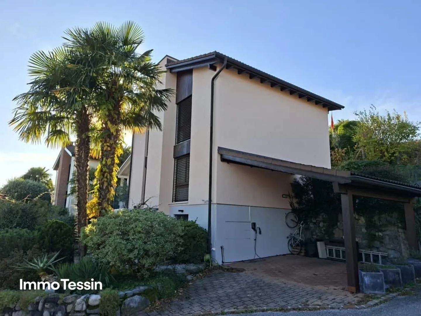 Spacious villa with stunning lake view, quiet location and close to... - Photo 4 of 13