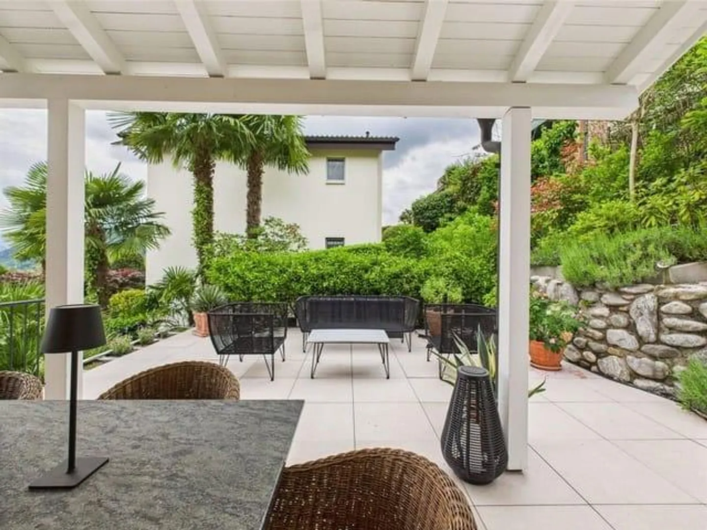 Spacious villa with stunning lake view, quiet location and close to... - Photo 7 of 13