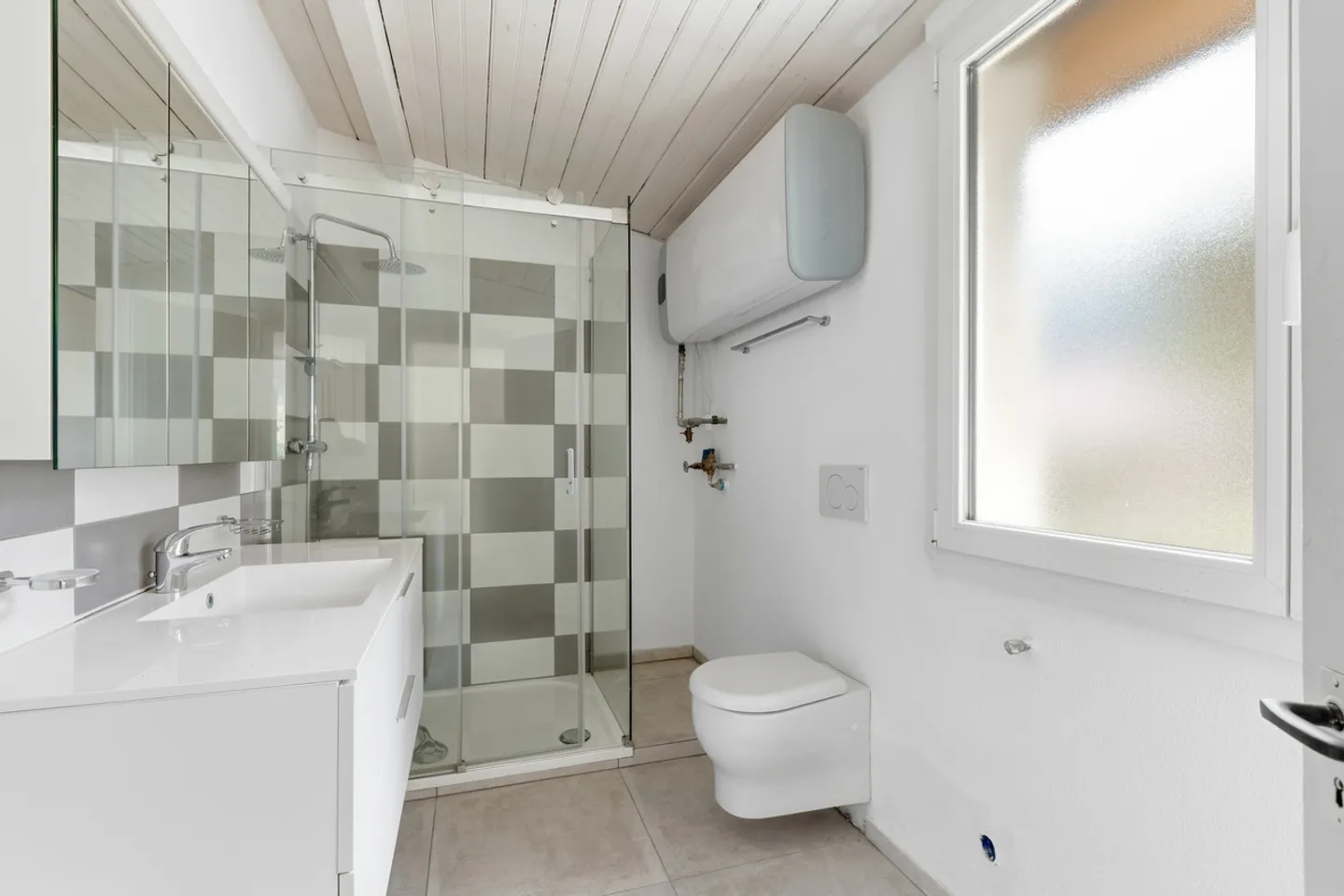 Interessante Investitionsmöglichkeit: Einkommensgenerierendes Gebäude mit 9 Einheiten - Foto 9 von 11