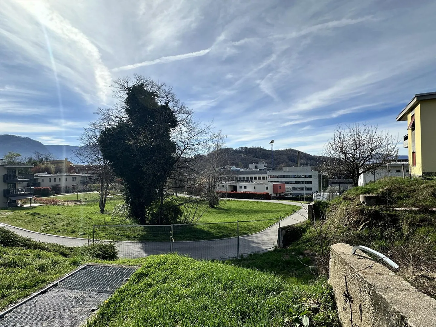 Terreno edificabile con permesso per una villa di lusso a Comano - Foto 1 di 13