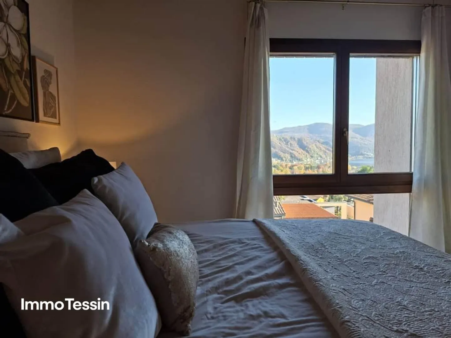 Spacious villa with stunning lake view, quiet location and close to... - Photo 12 of 13