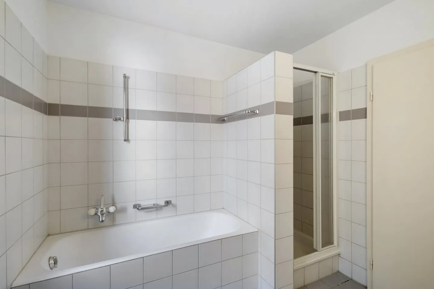 Bellinzona Centro, PRIMO MESE NETTO GRATUITO - Foto 10 di 12