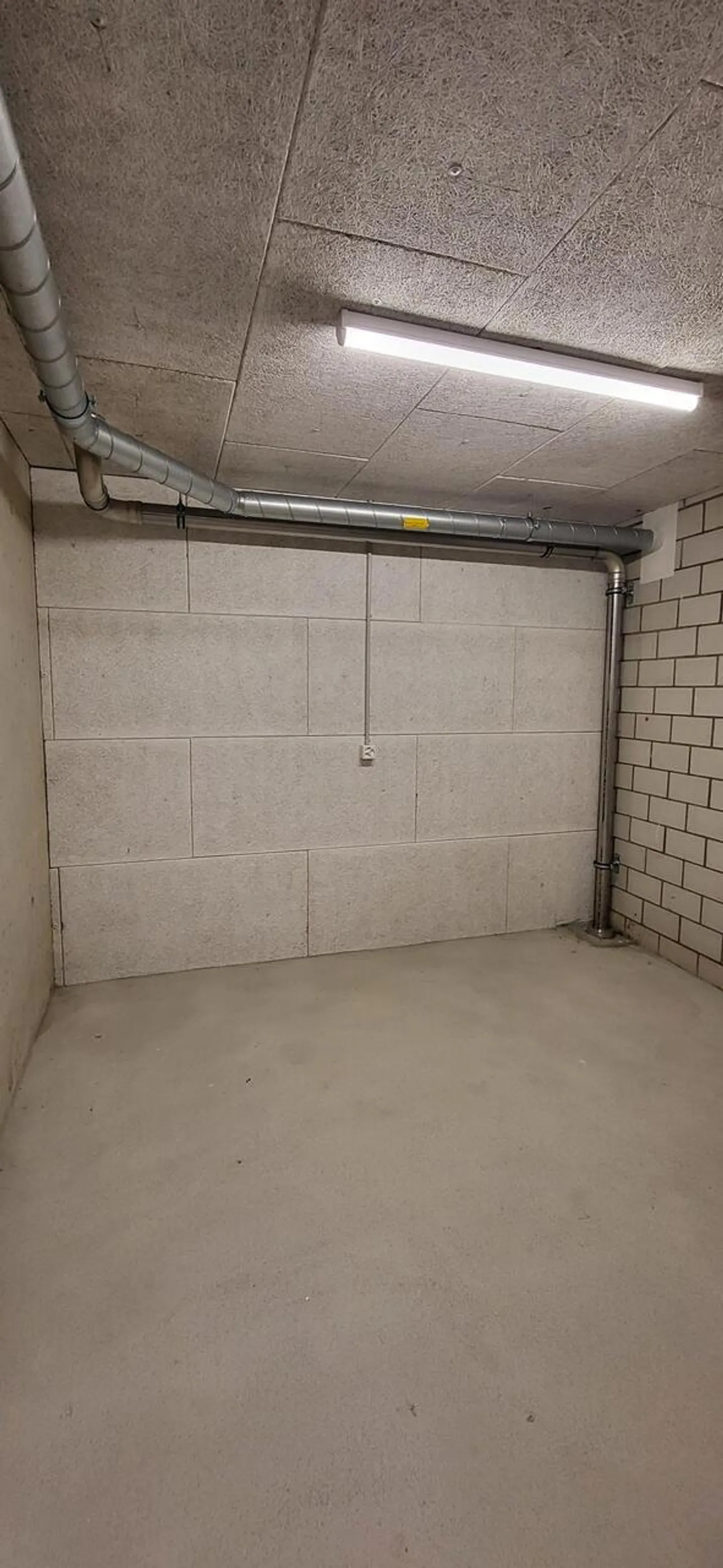 Looking for storage space? - Photo 2 of 2
