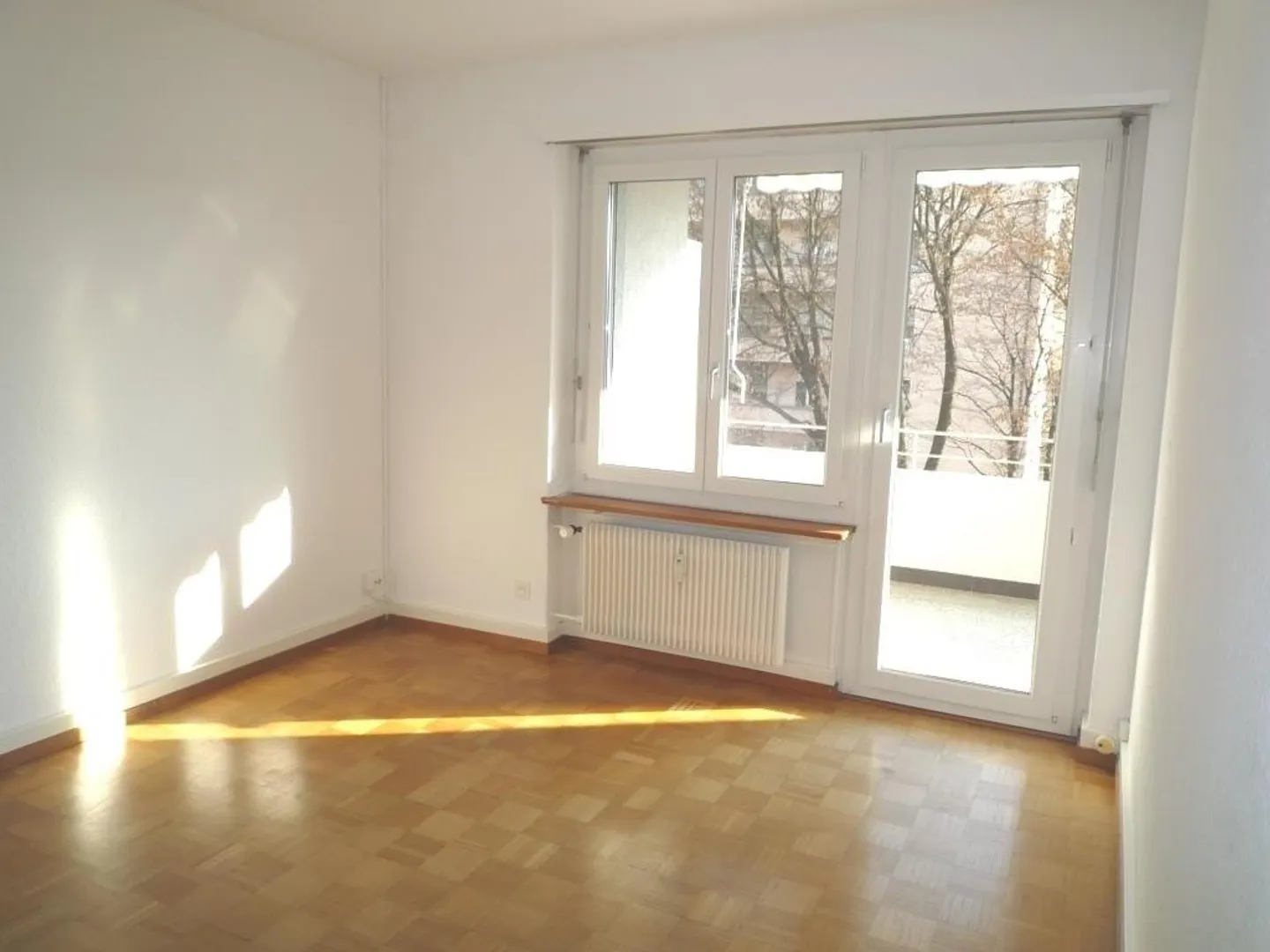 Appartement 2.5 pièces proche de la ville de 43 m2 au 3ème étage avec balcon - Photo 4 sur 7