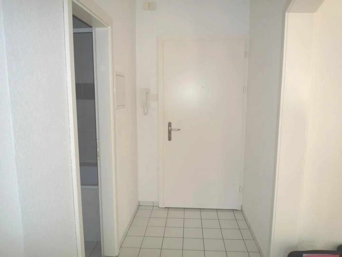 Appartement 2.5 pièces proche de la ville de 43 m2 au 3ème étage avec balcon - Photo 5 sur 7