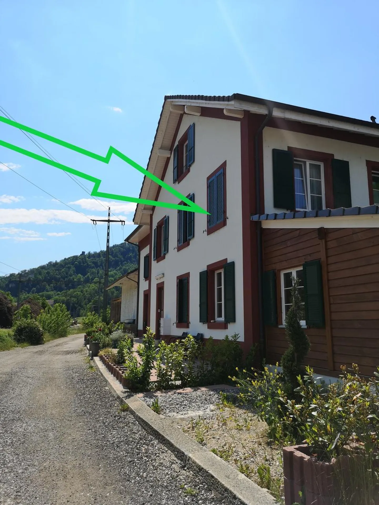 Wohnung im 1. Stock mit überdachtem Parkplatz - Foto 2 von 13