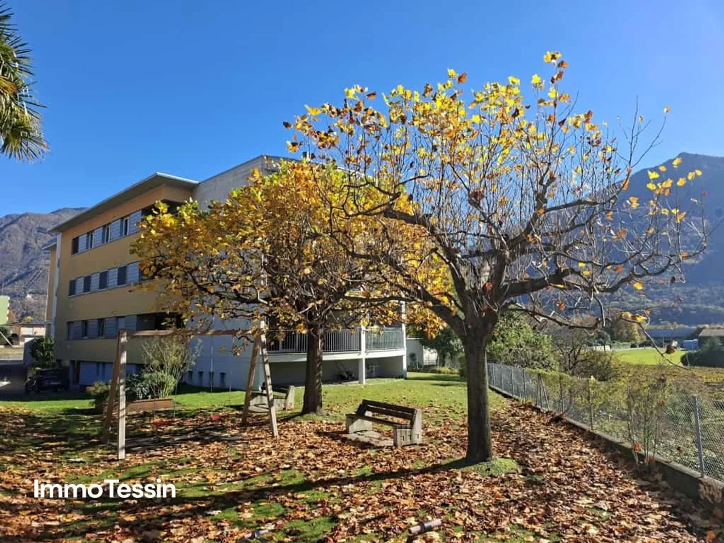 Quiet, sunny and very well-kept apartment with terrace and beautiful views - Photo 3 of 13