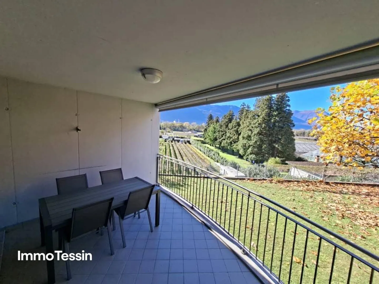 Quiet, sunny and very well-kept apartment with terrace and beautiful views - Photo 4 of 13