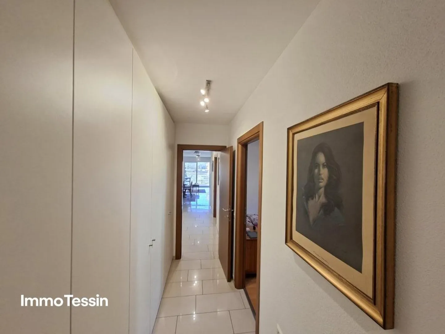 Quiet, sunny and very well-kept apartment with terrace and beautiful views - Photo 10 of 13