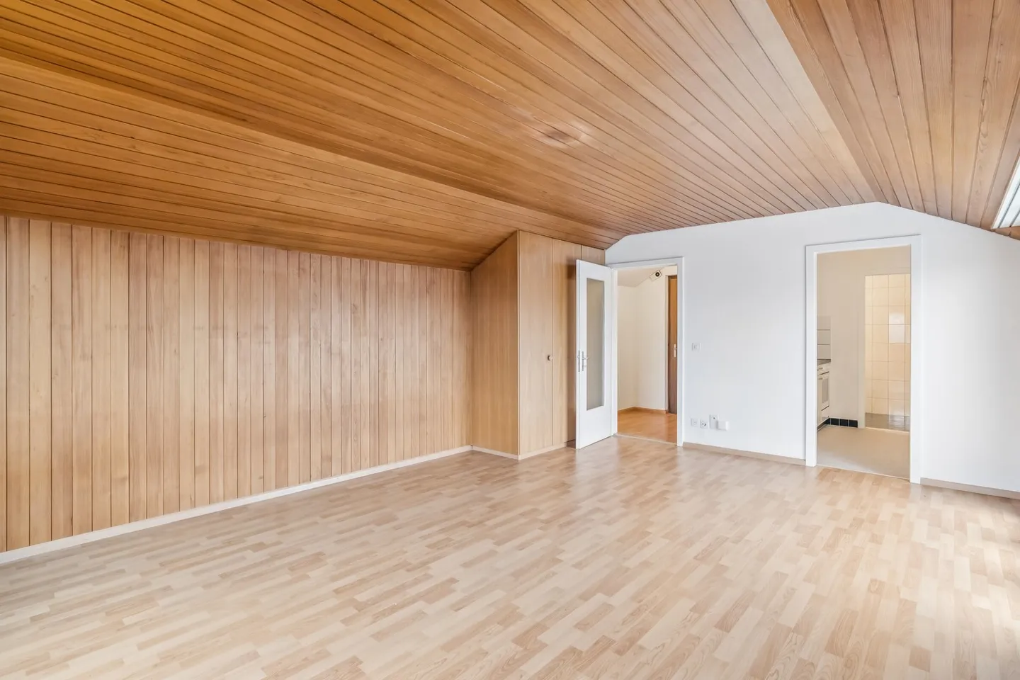 Apartment for rent - Photo 4 of 11