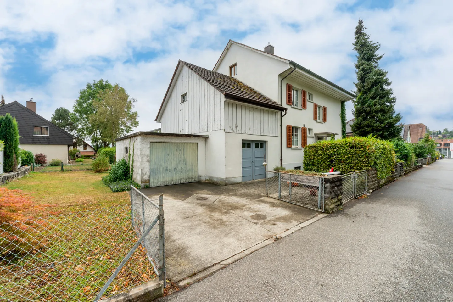 Ampia casa bifamiliare con giardino idilliaco - Foto 1 di 10