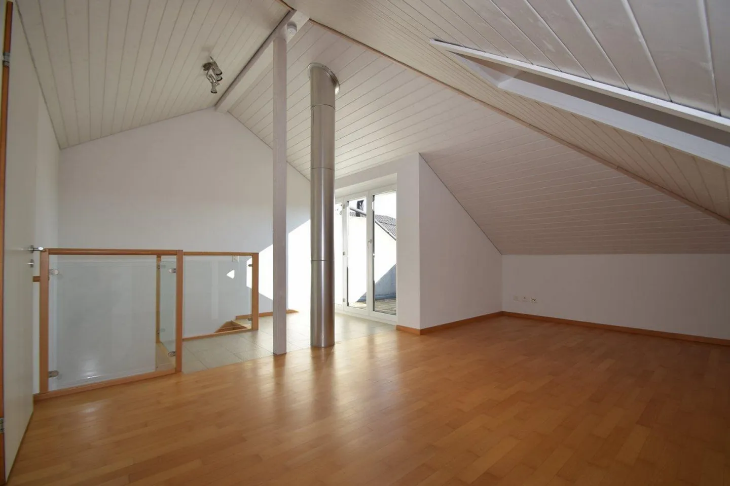 Charmante appartement duplex 2.5 pièces à Müntschemier - Photo 10 sur 13