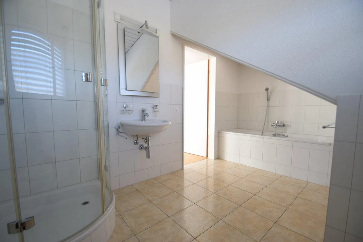 Charmante appartement duplex 2.5 pièces à Müntschemier - Photo 12 sur 13