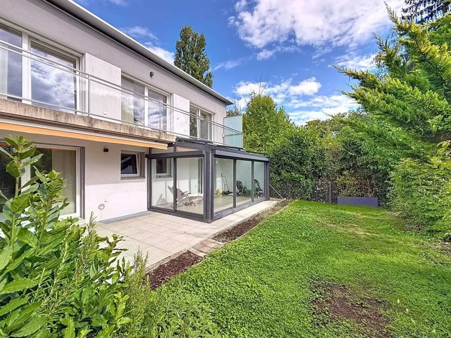 Bellissima villa adiacente con frontone vicino all'Istituto Internazionale di Lancy - Foto 1 di 10