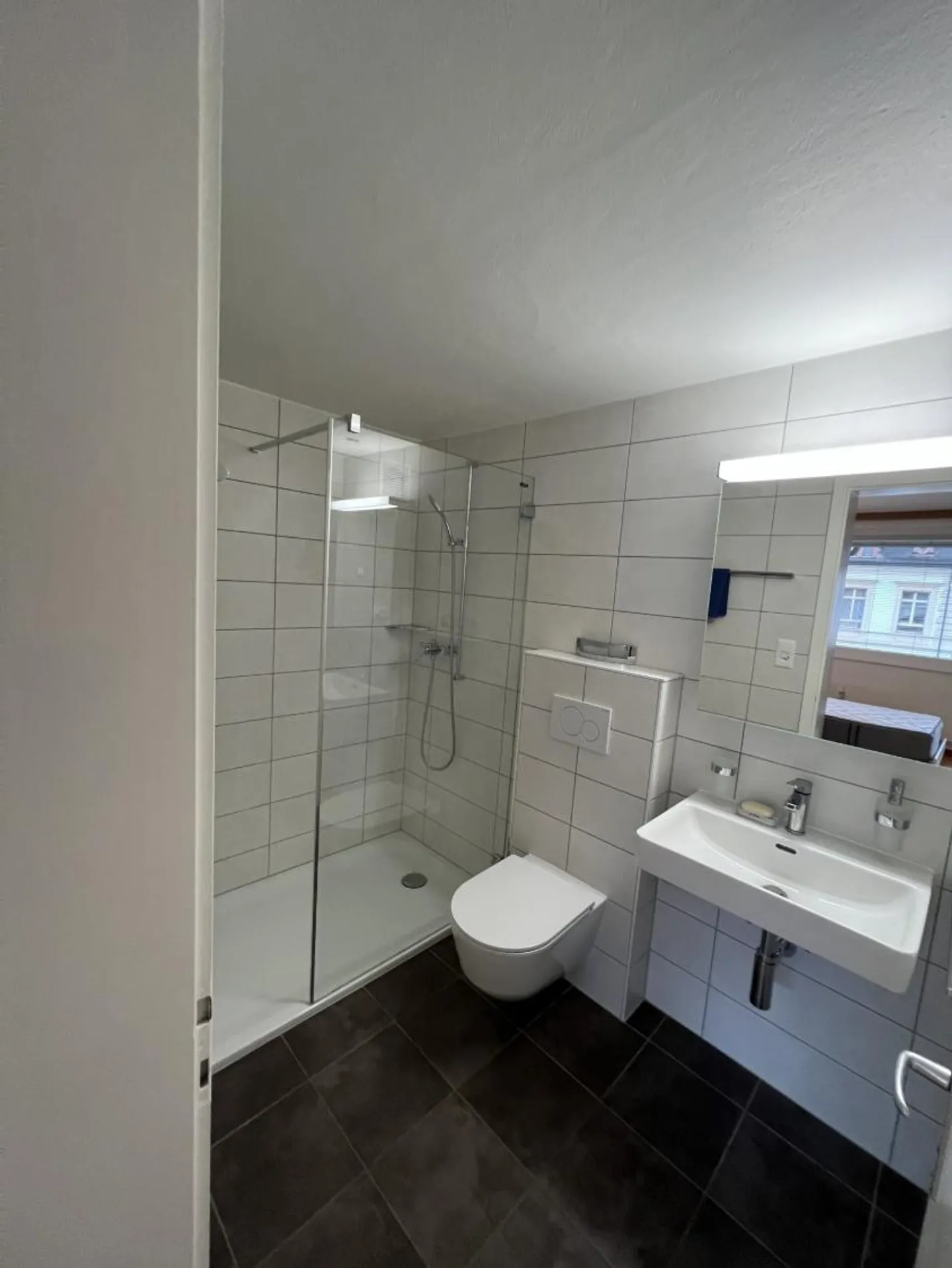 Room 1 - Photo 2 of 3