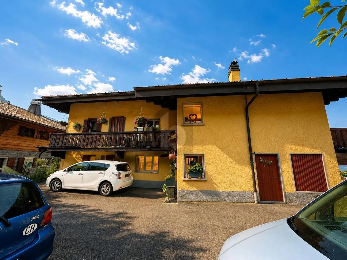Appartement Charmant avec Terrasse - Photo 2 sur 6