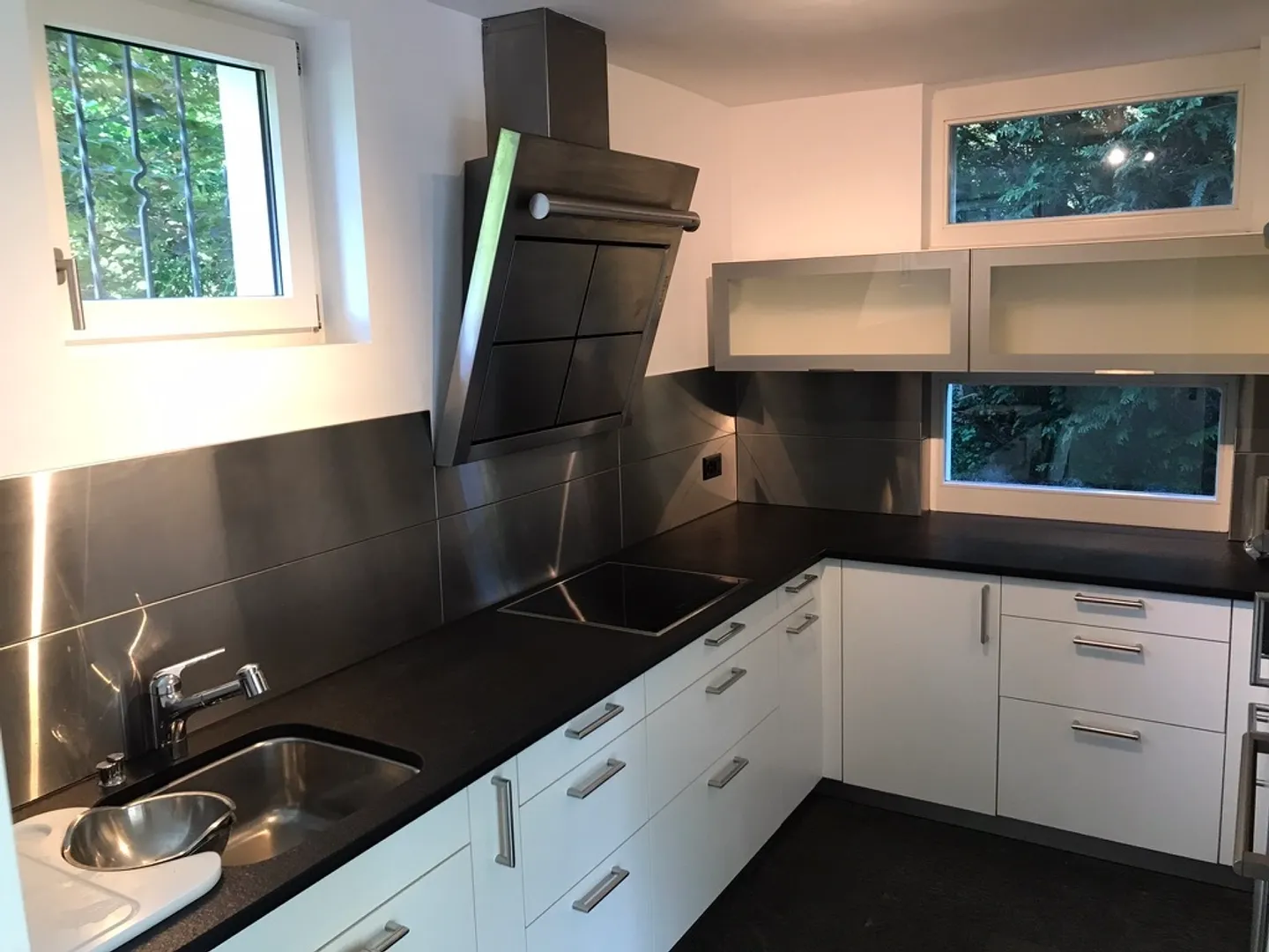 Charming single-family home with panoramic views and garden in prime location - Photo 6 of 13