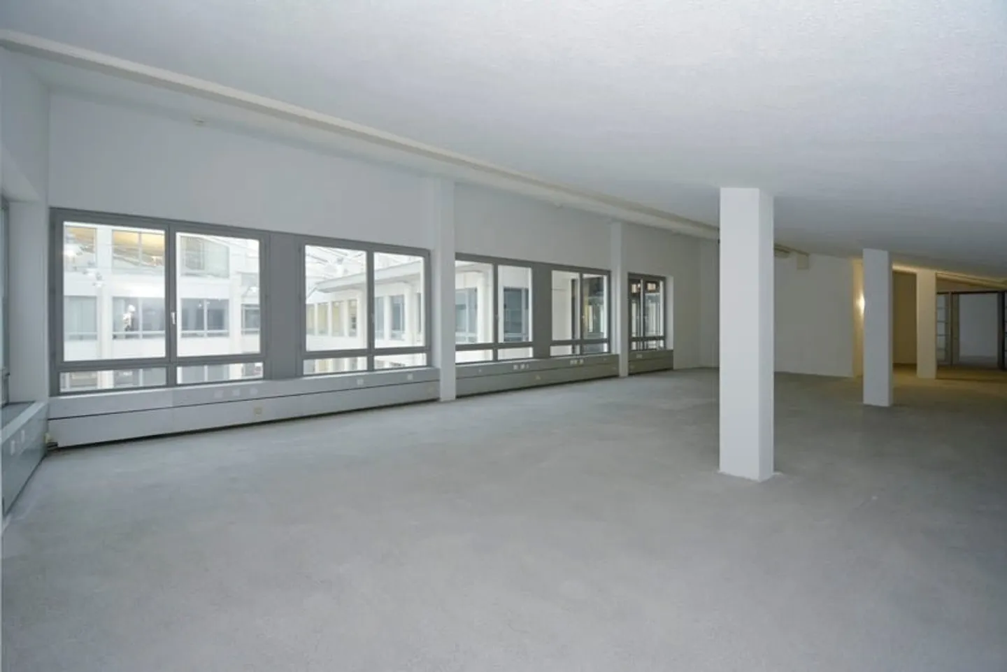 Office space in Atrium Cham - Photo 2 of 7