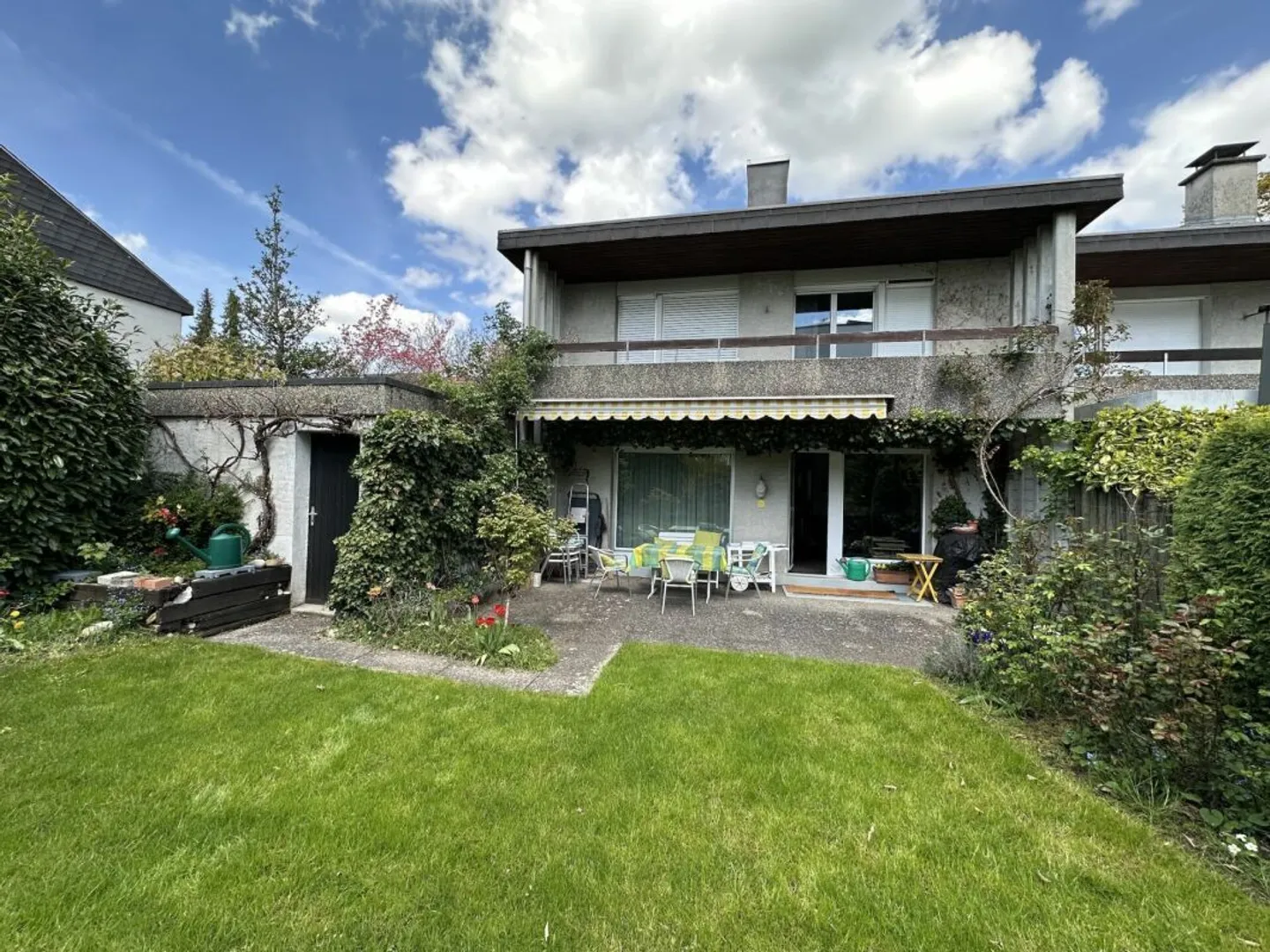 Charming semi-detached house in a preferred residential area - Photo 1 of 15