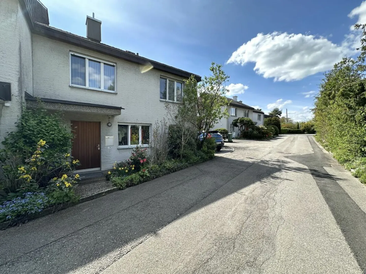 Charming semi-detached house in a preferred residential area - Photo 2 of 15