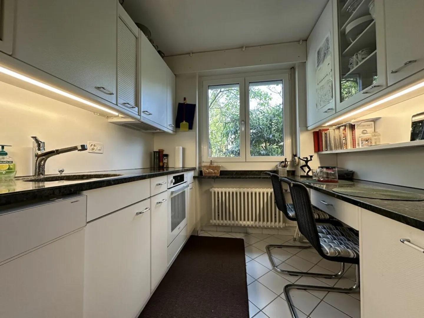 Charming semi-detached house in a preferred residential area - Photo 7 of 15