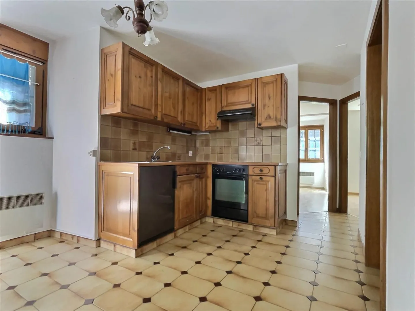 Deal for the seizure of a village house with 2 apartments - Photo 11 of 13