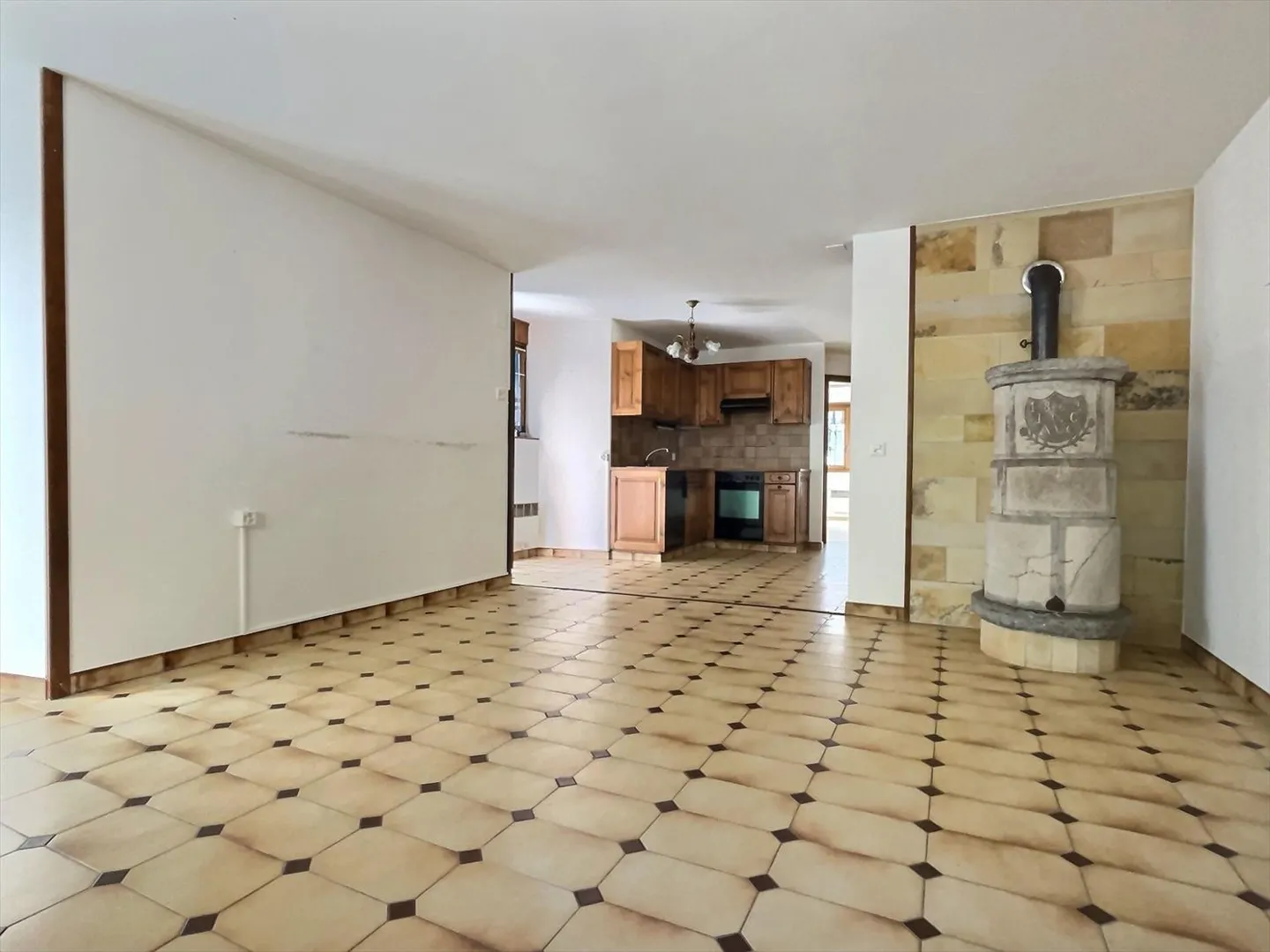 Deal for the seizure of a village house with 2 apartments - Photo 13 of 13