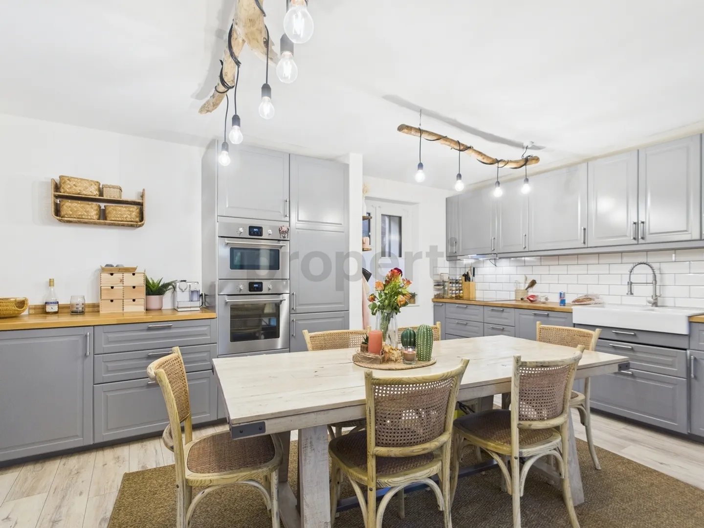 Renoviertes Familienhaus mit zwei unabhängigen Wohnungen und Garten... - Foto 1 von 9