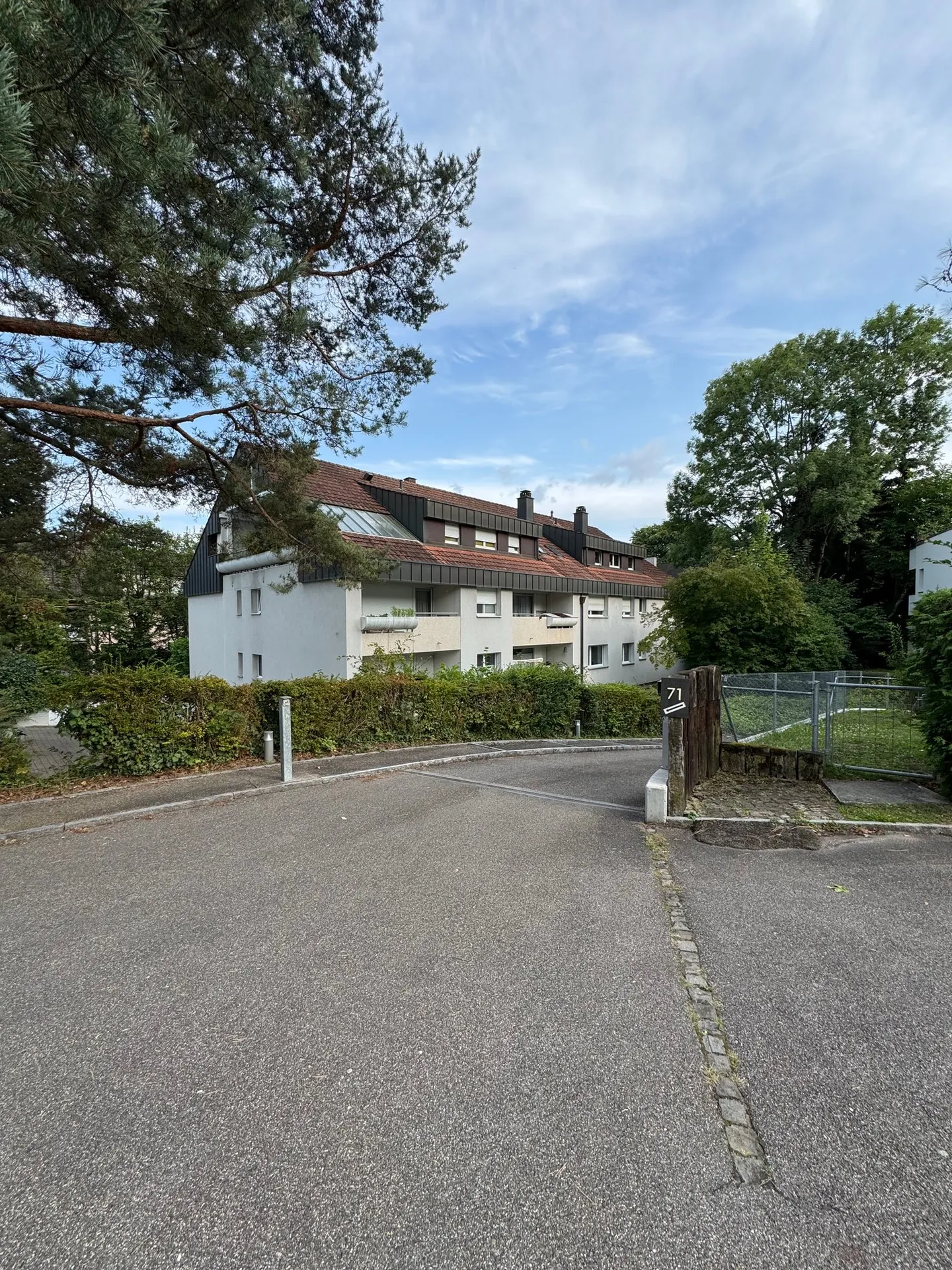 Modern 4-room penthouse with sauna and garage in Reinach - Photo 1 of 13