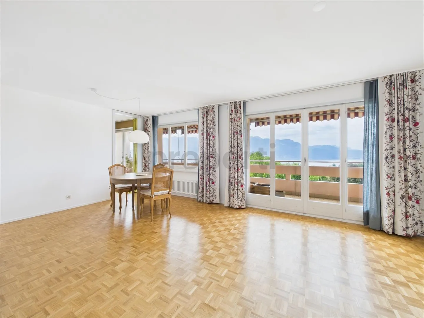 Helles 3,5-Zimmer-Apartment mit atemberaubendem Seeblick in Chexbres - Foto 1 von 13