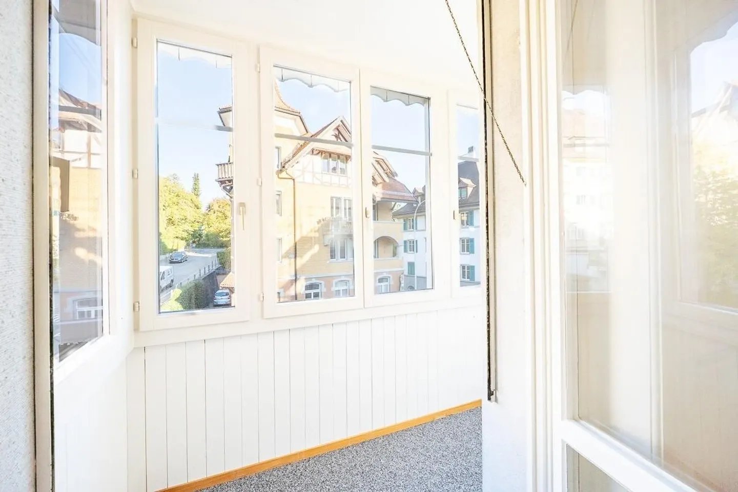 Appartement élégant de 4,5 pièces avec charme ancien à St. Georgen - Photo 4 sur 10
