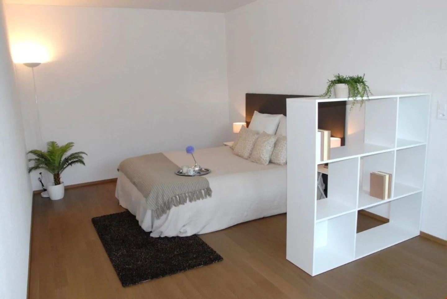 Ampio balcone e comfort abitativo moderno invitano a rilassarsi - Foto 10 di 11