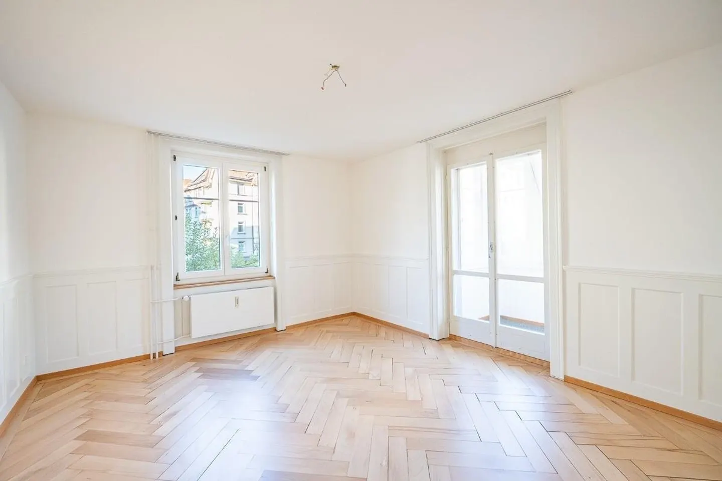 Appartement élégant de 4,5 pièces avec charme ancien à St. Georgen - Photo 2 sur 10