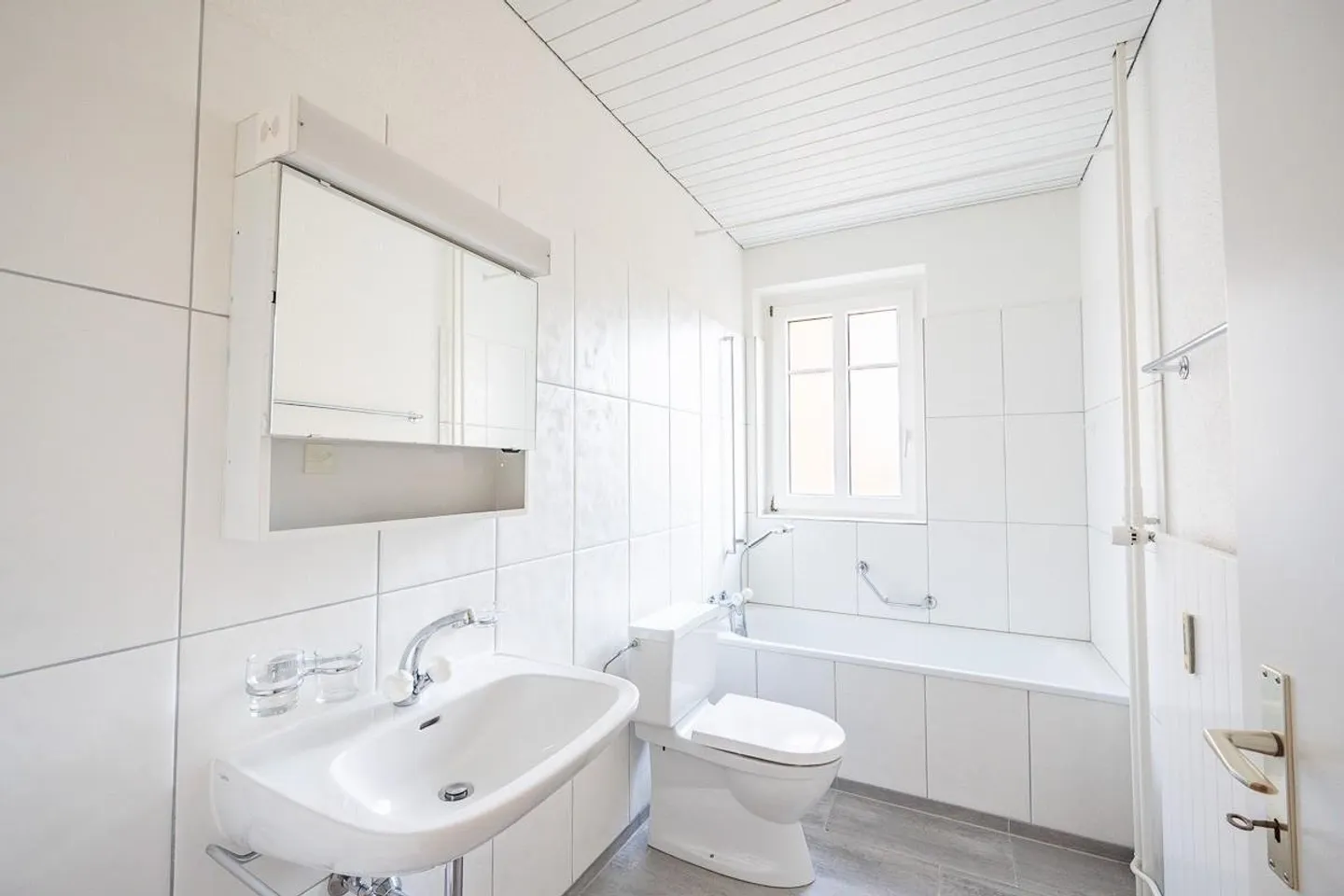 Appartement élégant de 4,5 pièces avec charme ancien à St. Georgen - Photo 6 sur 10