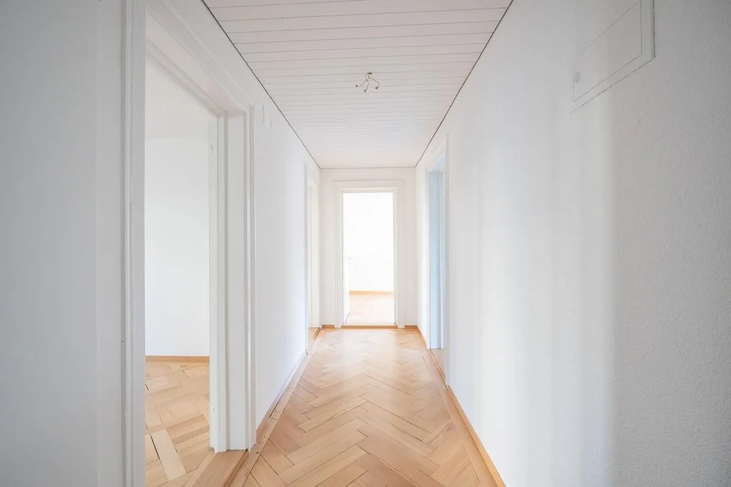 Appartement élégant de 4,5 pièces avec charme ancien à St. Georgen - Photo 8 sur 10