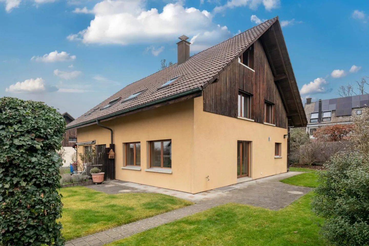 A Home with Many Possibilities - Photo 2 of 12